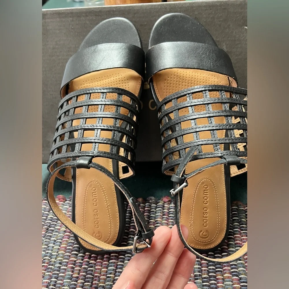 Cushioned sole sandals, NWOT - Picture 1 of 5